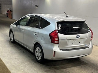 TOYOTA PRIUS ALPHA 2012