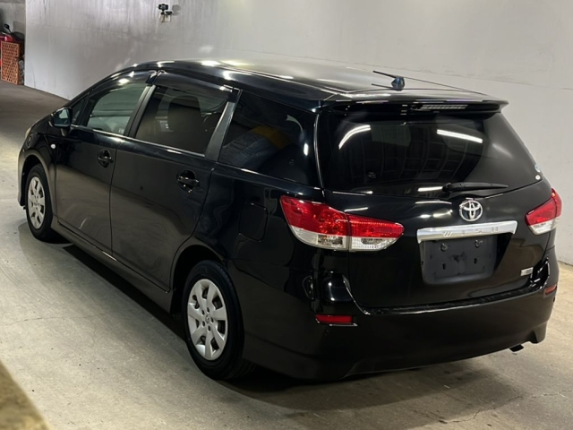 TOYOTA WISH 2010