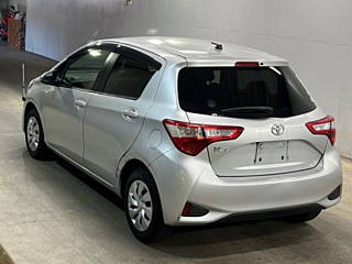 TOYOTA VITZ 2017