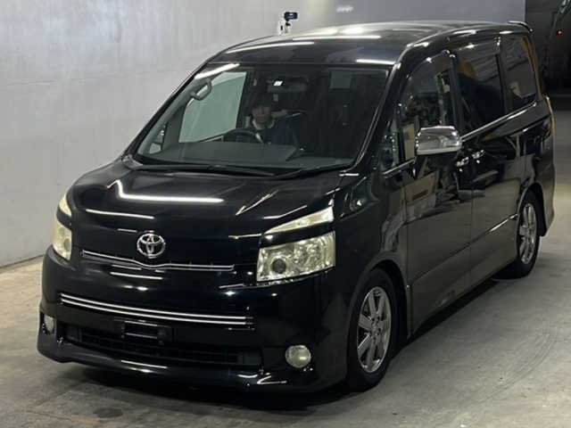 TOYOTA VOXY 2009