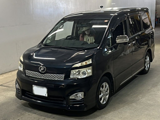 TOYOTA VOXY 2011