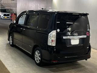TOYOTA VOXY 2011