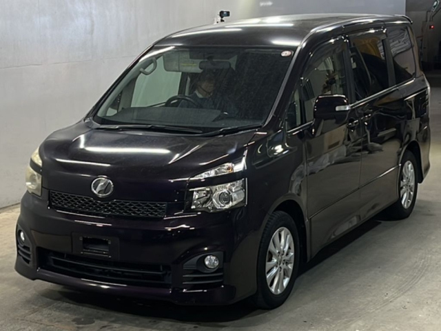 TOYOTA VOXY 2010