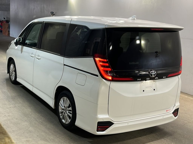 TOYOTA NOAH 2023