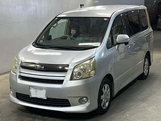 TOYOTA NOAH 2008