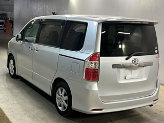 TOYOTA NOAH 2008