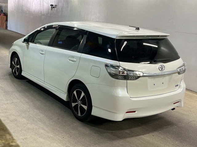 TOYOTA WISH 2012