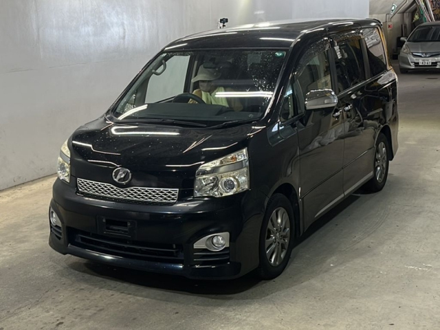 TOYOTA VOXY 2013