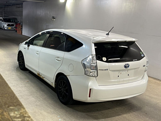 TOYOTA PRIUS ALPHA 2012