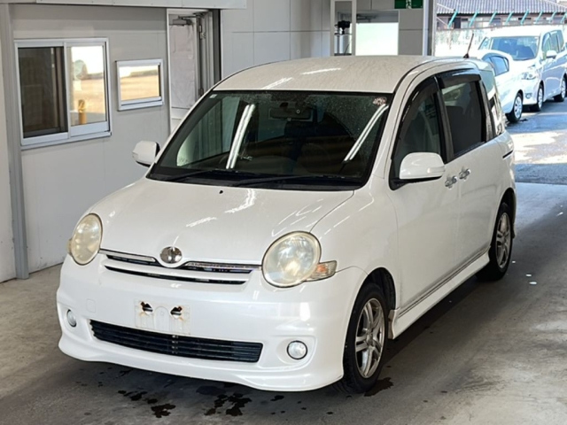 TOYOTA SIENTA 2010