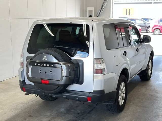 MITSUBISHI PAJERO 2017