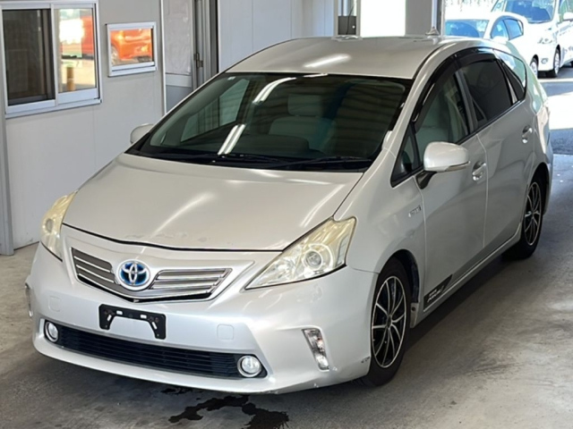 TOYOTA PRIUS ALPHA 2011