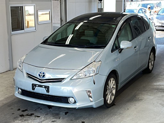 TOYOTA PRIUS ALPHA 2011