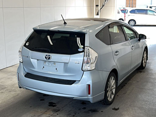TOYOTA PRIUS ALPHA 2011