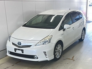 TOYOTA PRIUS ALPHA 2013