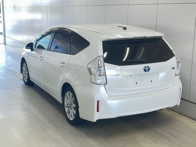 TOYOTA PRIUS ALPHA 2013