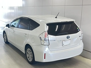TOYOTA PRIUS ALPHA 2012