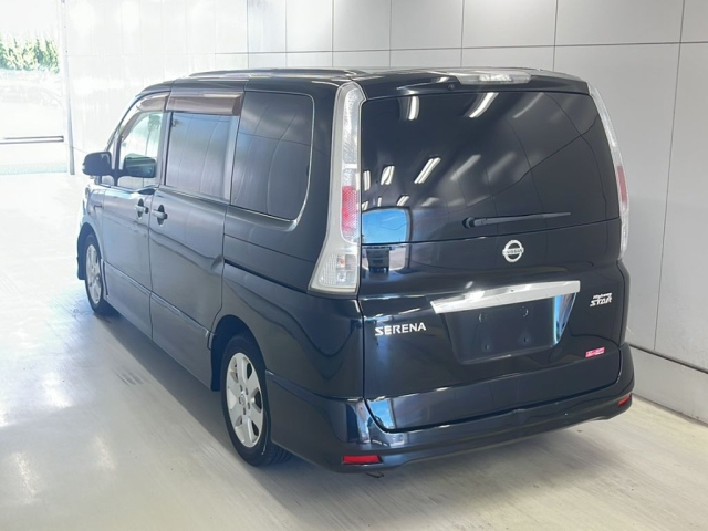 NISSAN SERENA 2010