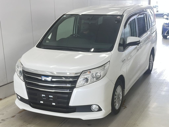 TOYOTA NOAH 2015