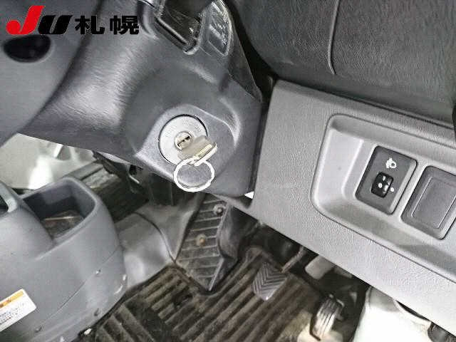 NISSAN CLIPPER VAN 2013