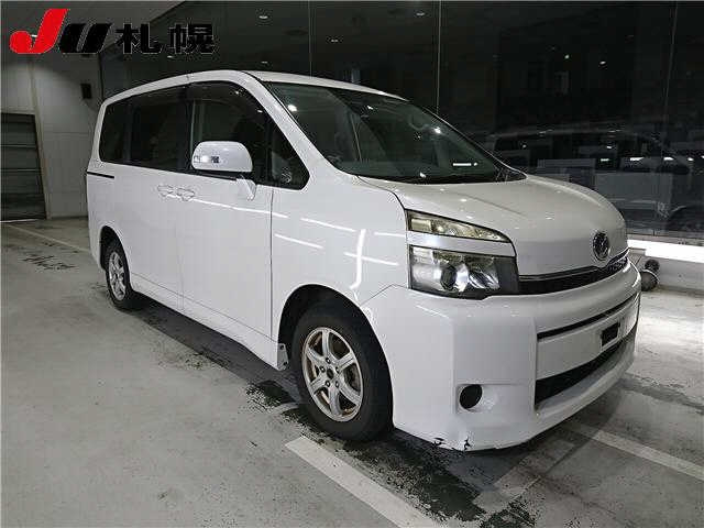 TOYOTA VOXY 2012