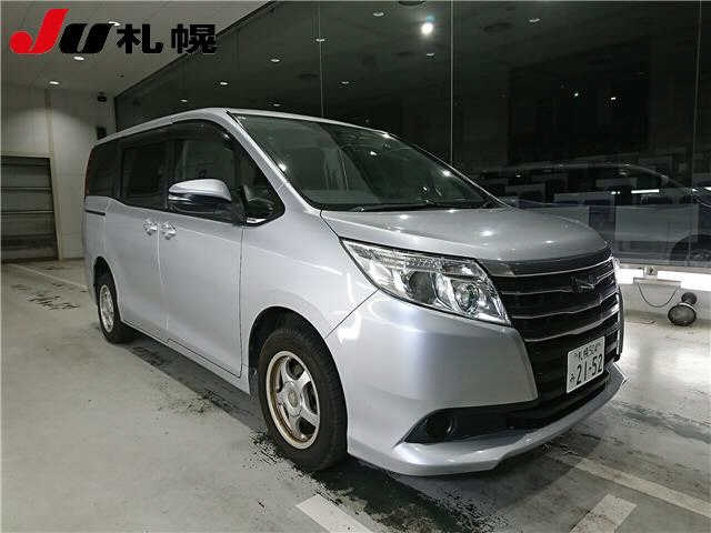 TOYOTA NOAH 2014