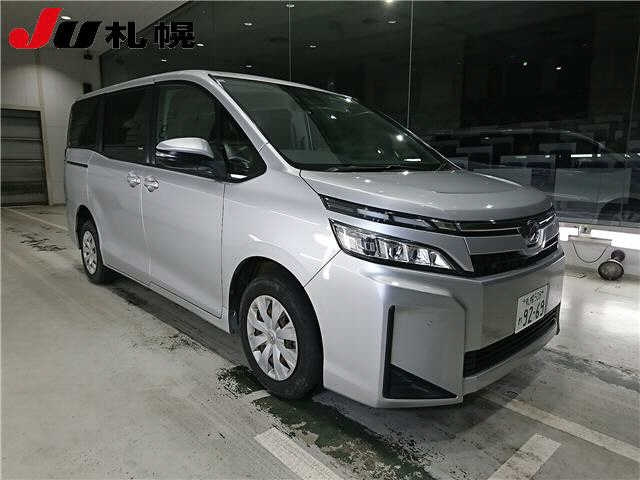 TOYOTA VOXY 2019