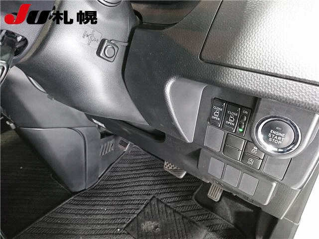TOYOTA ROOMY 2017