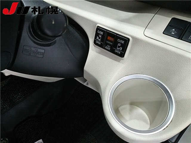 TOYOTA SIENTA 2016