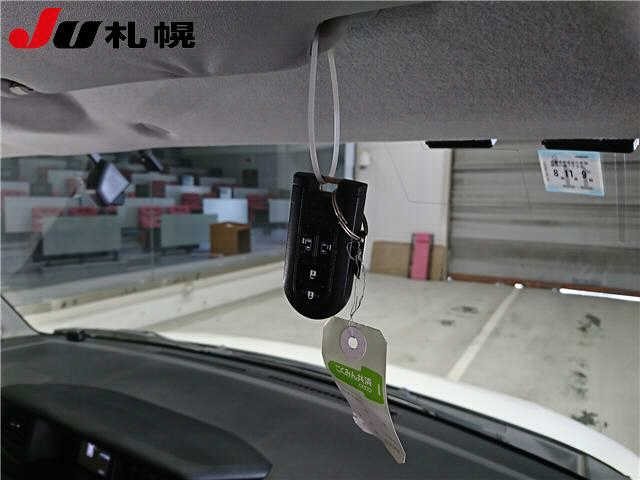 TOYOTA ROOMY 2017