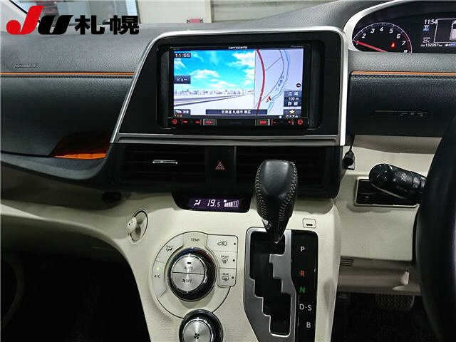 TOYOTA SIENTA 2016