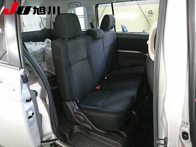 TOYOTA ISIS 2010