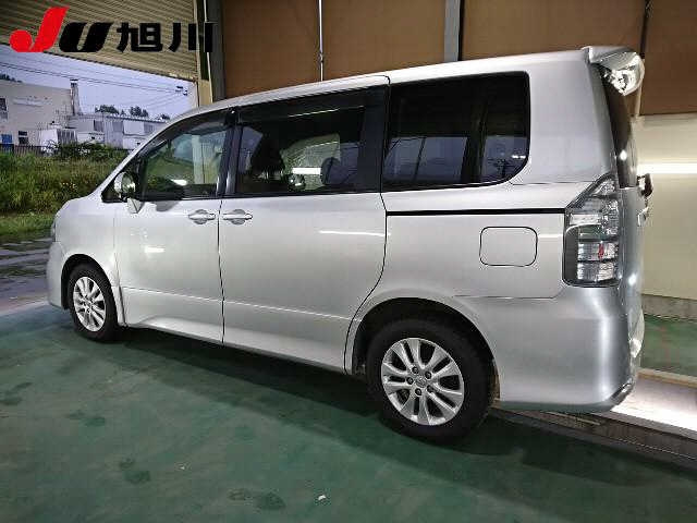 TOYOTA VOXY 2012