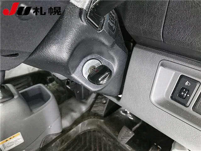 MITSUBISHI MINICAB VAN 2012