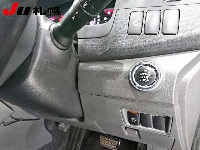TOYOTA ISIS 2010