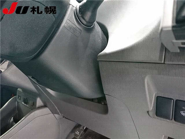 TOYOTA PRIUS ALPHA 2012