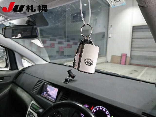 TOYOTA ISIS 2010