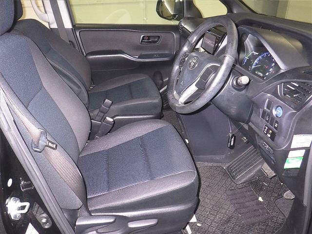 TOYOTA NOAH 2014
