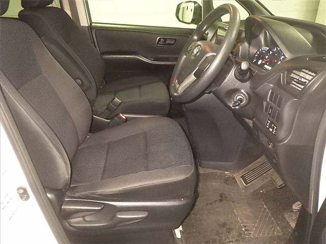 TOYOTA NOAH 2014