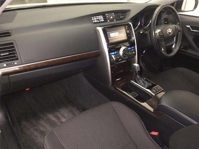TOYOTA MARK X 2017