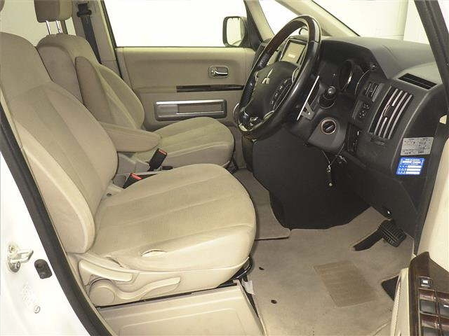 MITSUBISHI DELICA D5 2017