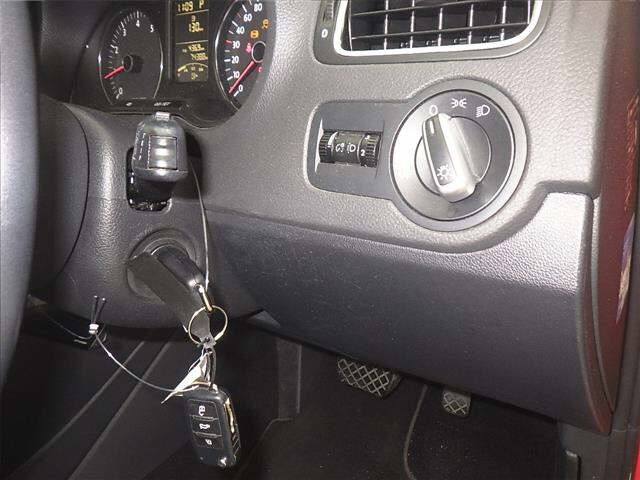VOLKSWAGEN POLO 2013