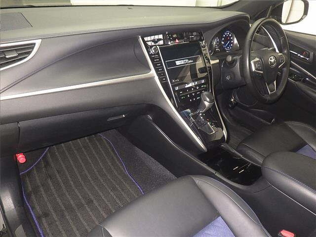 TOYOTA HARRIER 2019