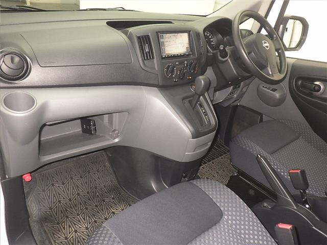 NISSAN NV200 2021
