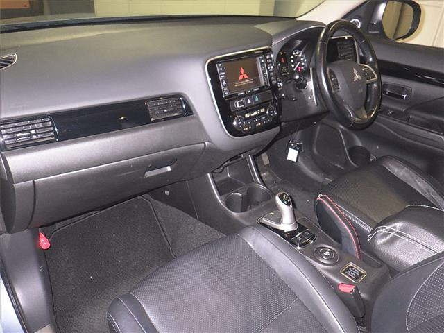 MITSUBISHI OUTLANDER PHEV 2013