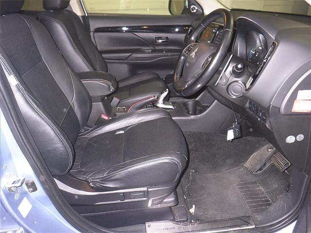 MITSUBISHI OUTLANDER PHEV 2013