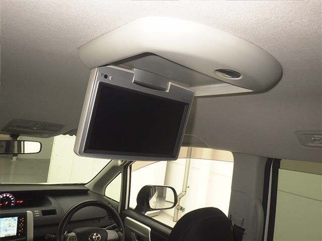 TOYOTA NOAH 2010