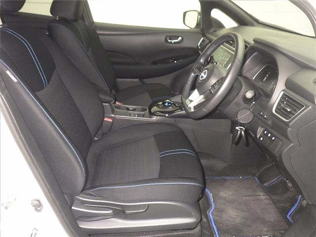 NISSAN LEAF 2021