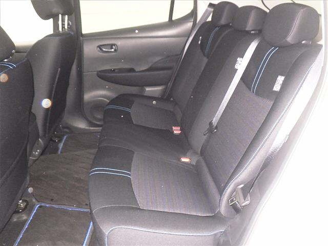 NISSAN LEAF 2021