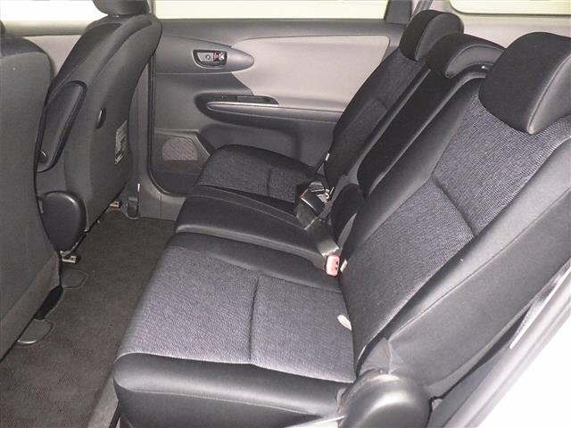 TOYOTA WISH 2010